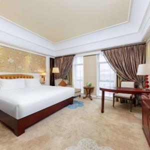 Deluxe King Room - Non-Smoking