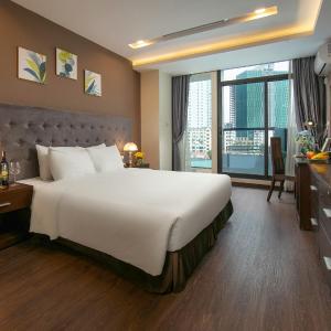 Deluxe Double or Twin Room with City View