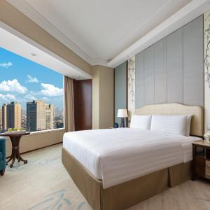 Horizon Premier King Room