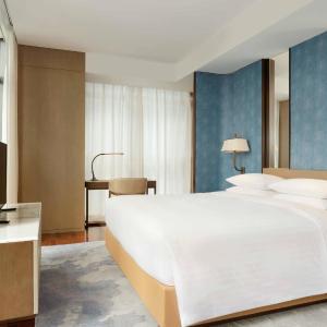 Presidential King Suite - Lounge Access