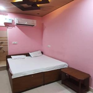 Budget Single Room - Indian nationals only