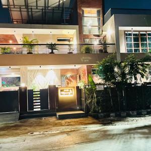 Deluxe Double Room (2 Adults + 1 Child)
