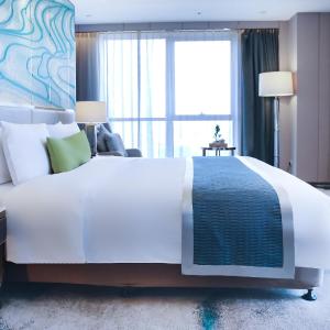 Primier Deluxe King Room
