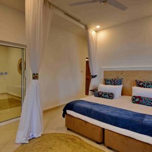 Suite with Lake View