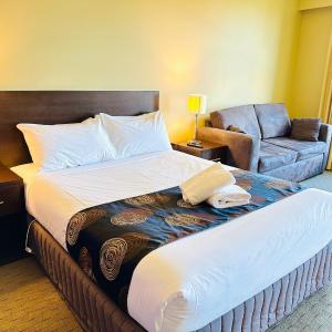Deluxe Queen Suite