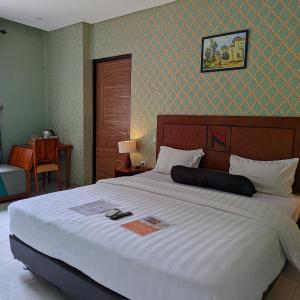 Superior Double or Twin Room with Pool View