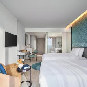 Deluxe City View Twin Room with Balcony