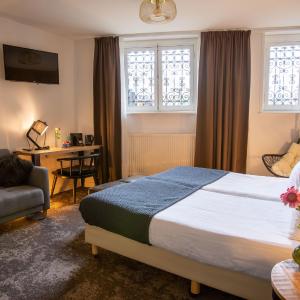 Deluxe Triple Room (2 Twin beds and Sofa)