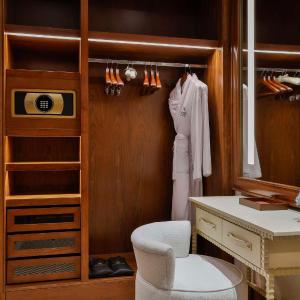 Junior King Suite with Ocean View