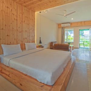 Junior Suite with Balcony