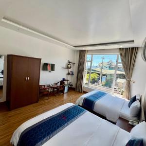 Quadruple Room with Private Bathroom