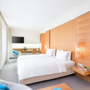 Deluxe King Room with Kudamm View
