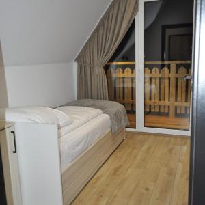 Two-Bedroom House - 6F