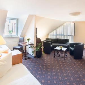 Quadruple Room with Free Car Parking