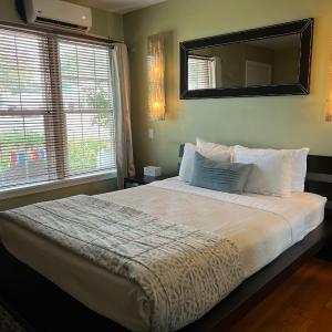 Queen Room with Kitchen - Pet Friendly