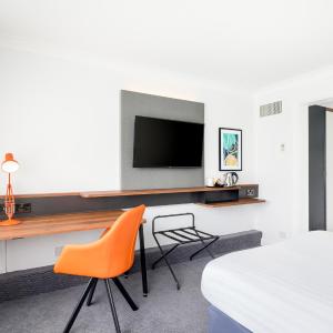 Standard Room with Two Single Beds - Accessible