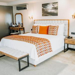 Junior Suite with Pool View