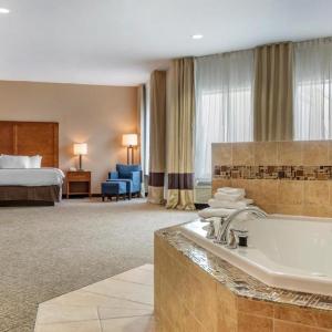 Suite King with Hot Tub - Non Smoking