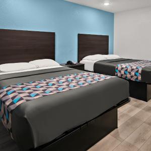 Queen Room with Two Queen Beds - Smoking