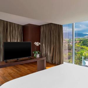 Master Suite, Club lounge access, 1 Bedroom Junior Suite