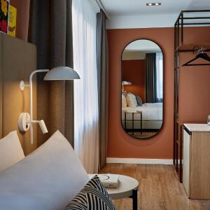 Superior Corner King Room 