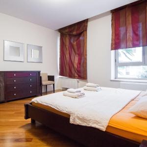 Deluxe Three-Bedroom Apartment