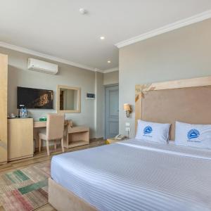 Standard Double Room With Panoramic Pyramids View
