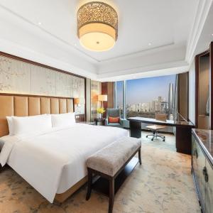 Deluxe King Room with Lake View