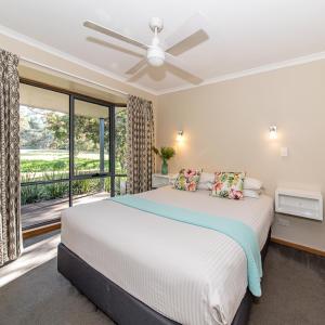 Creek Side Villa  (5 Guests)