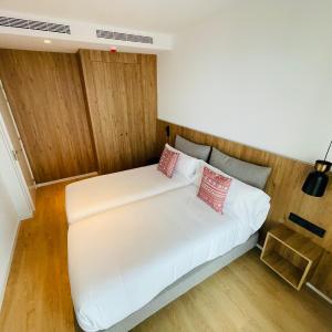 Two-Bedroom Apartment with City View