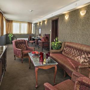 Two-Bedroom Suite with free tea/coffee making facilities