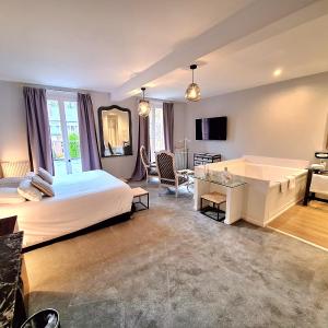 Deluxe Double Room with Bath