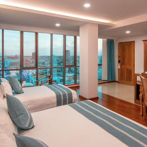Deluxe Family Room