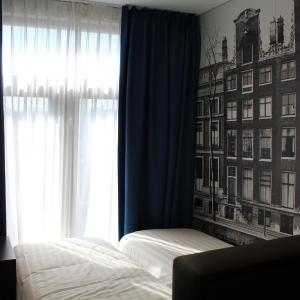 Small Deluxe Twin Room