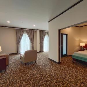 Premier King Suite