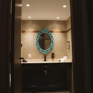 Queen Suite with Spa Bath