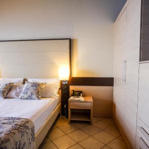 Double or Twin Room with Sea View