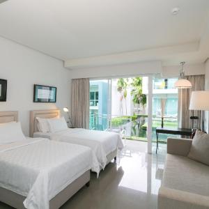 Grand Pool Access Double Room