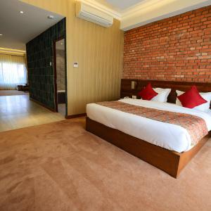 Executive Suite with 15% discount on F&B and Sound Healing