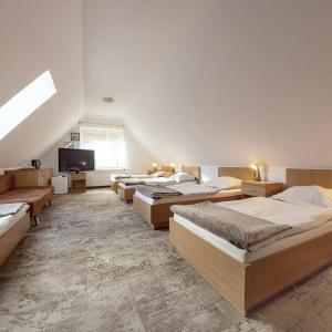 Quintuple Room