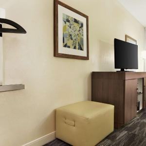 Room with Two Queen Beds - Non-Smoking