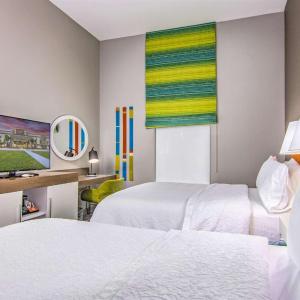 Room with Two Queen Beds - Non-Smoking
