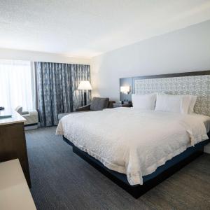 King Room with King Bed - Non-Smoking