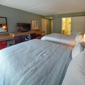 Queen Room with Two Queen Beds and View - Non-Smoking
