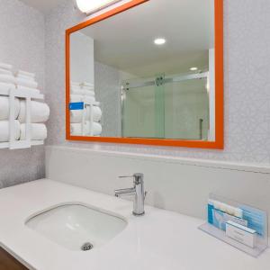 Studio Suite with Two Queen Beds and Water View - Non-Smoking