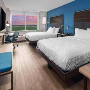 Queen Room with Two Queen Beds - Hearing Access