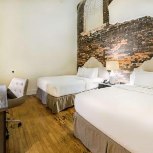 One-Bedroom Queen Suite with Two Queen Beds