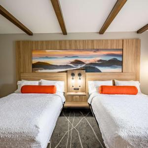 Queen Studio Suite with Two Queen Beds - Non-Smoking