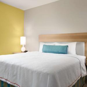 One-Bedroom King Suite - Non-Smoking