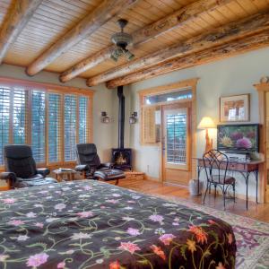 Sage King Room 